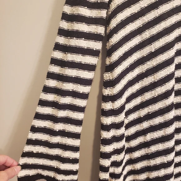 Free People black and cream striped long sweater swing tunic dress Size Medium - Picture 6 of 7